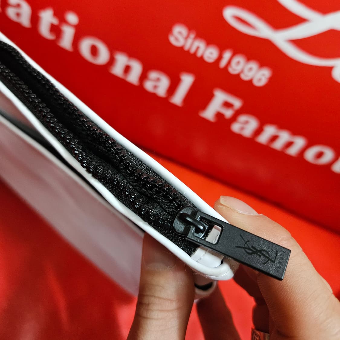 입생로랑(YSL) 뷰티 파우치 클러치 21 x 14 size 상품이미지5