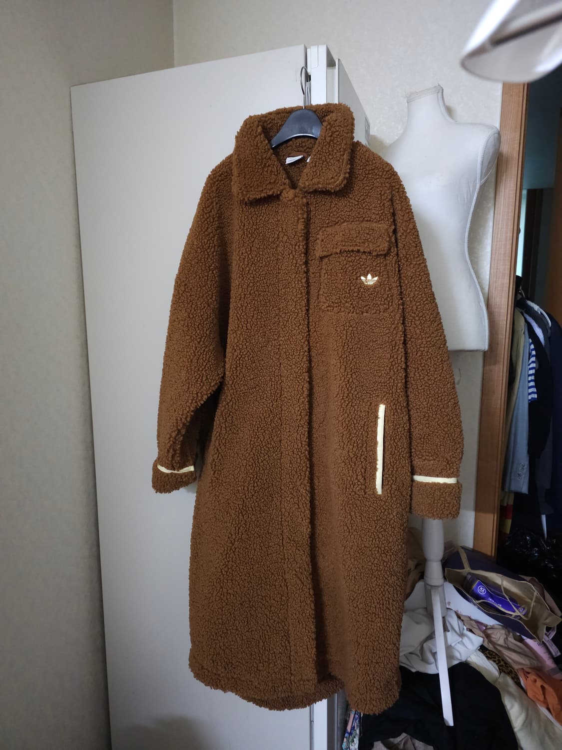 아디다스 쉐르파 브라운 뽀글이 롱 코트 상품이미지1