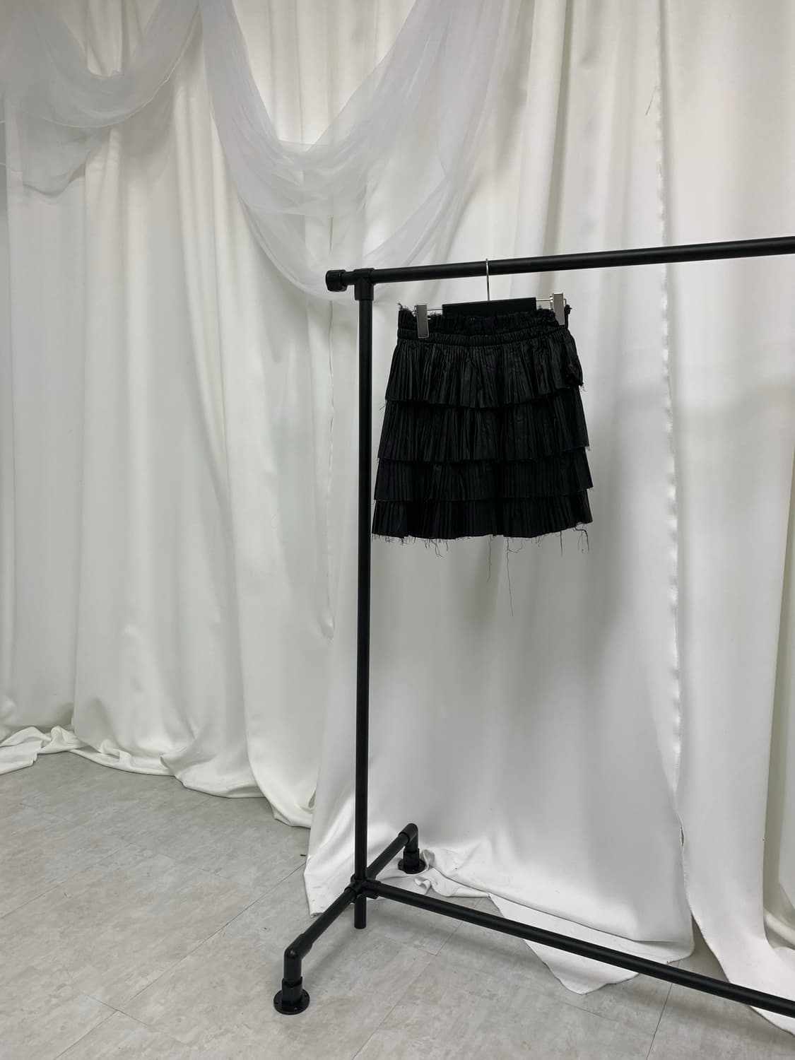 Faux leather tiered skirt 상품이미지1