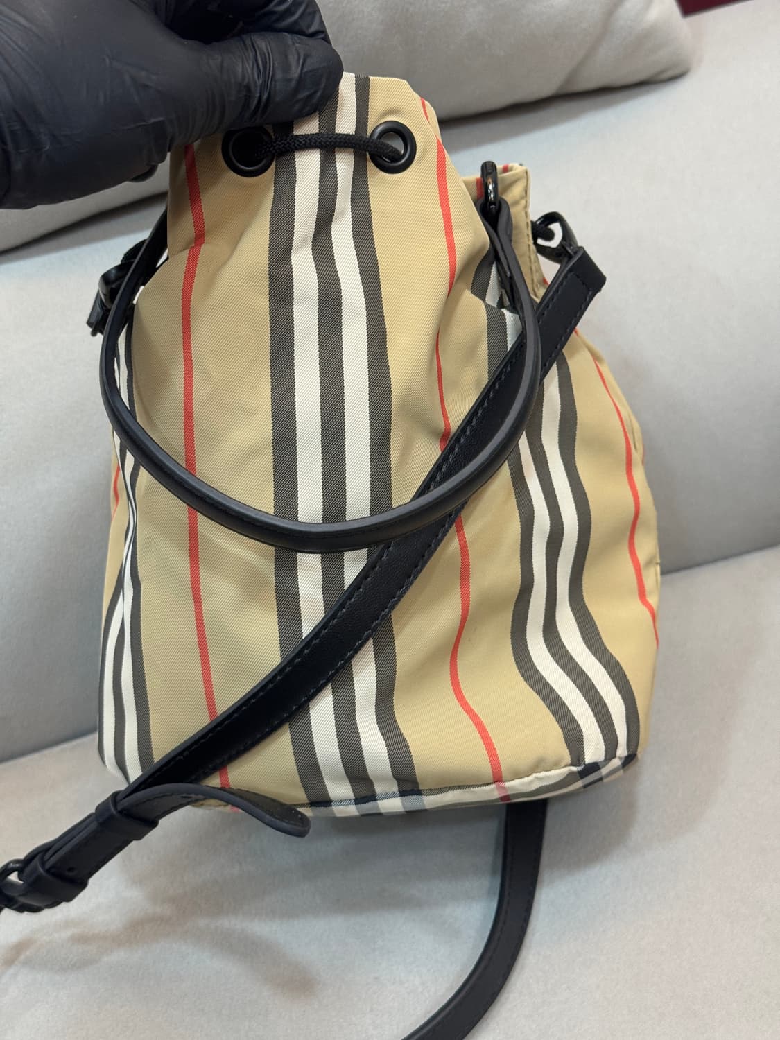 버버리 포이베 버킷백  상품이미지5