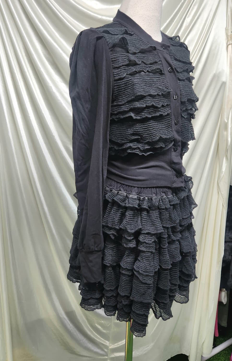 입체 러플 블랙 셋업룩🤍프릴 폭탄 블랙 치마바지·가디건 세트핏 상품이미지3