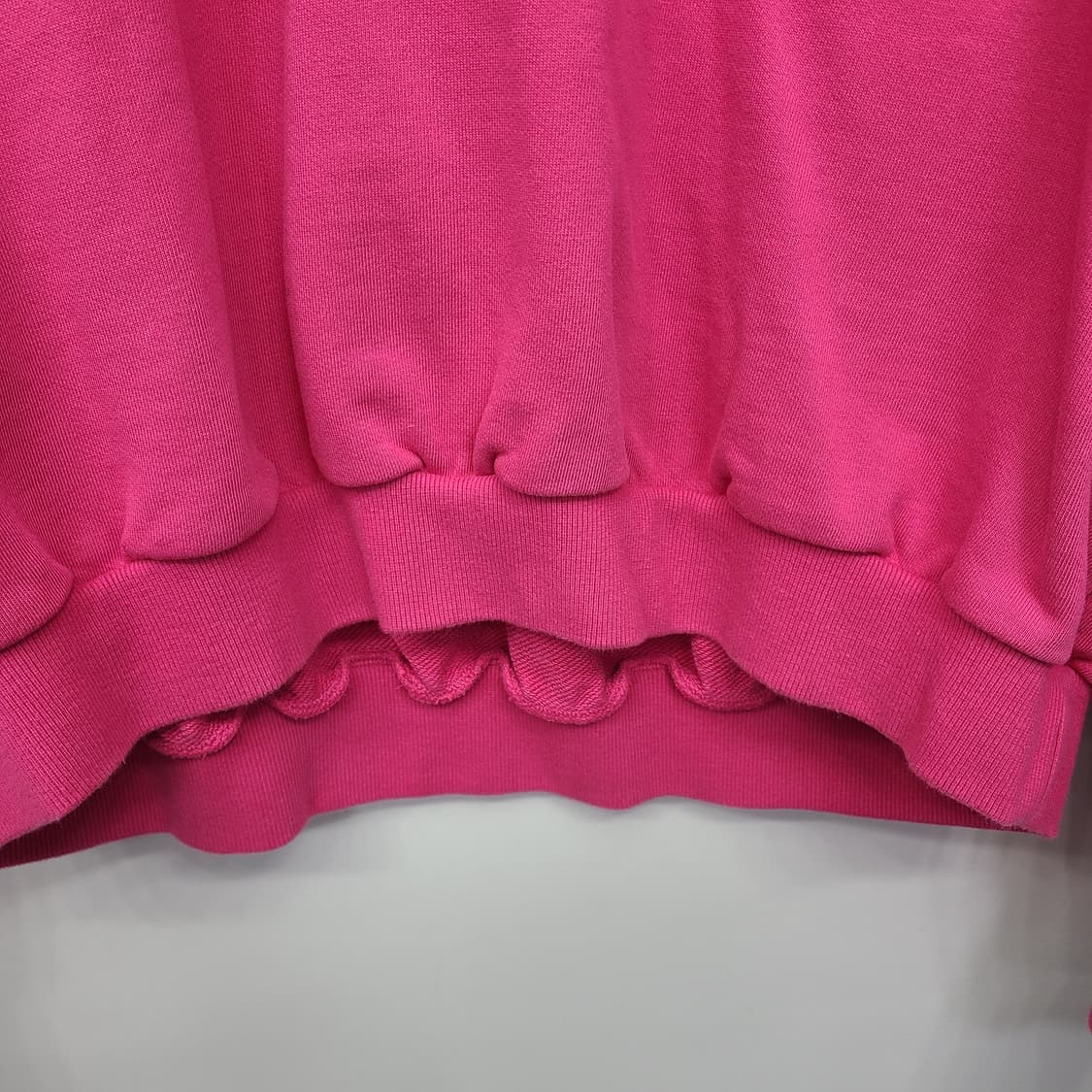 정품 준지 23FW 로고 자수 오버핏 맨투맨 핑크 M(105-110) 상품이미지4