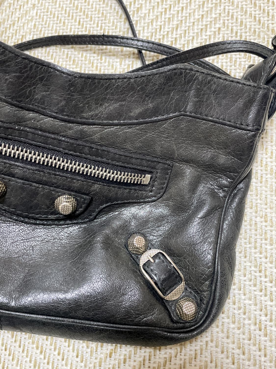 발렌시아가 힙 크로스백 상품이미지3