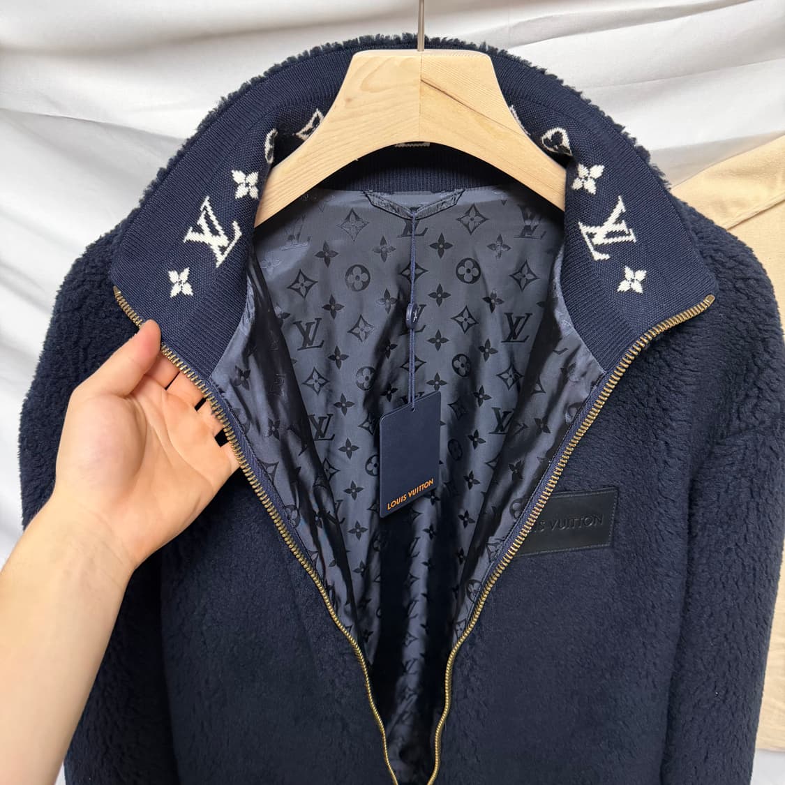 [새상품/풀구성] 25FW 루이비통 레더패치 플리스 블루종 자켓 상품이미지5