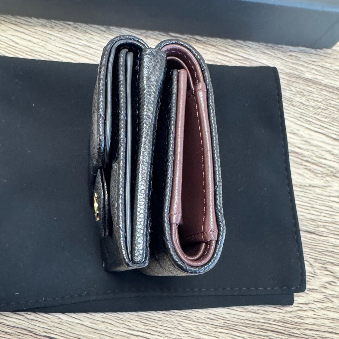 샤넬 클래식 캐비어 3단지갑 금장 블랙 새제품 AP0230 상품이미지4