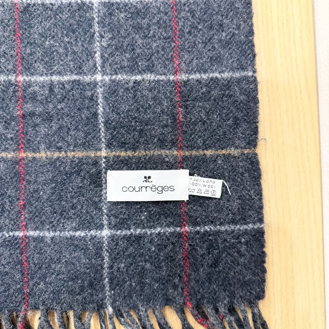 꾸레쥬 울 머플러 체크 라인 로고 자수 디테일 차콜 상품이미지6