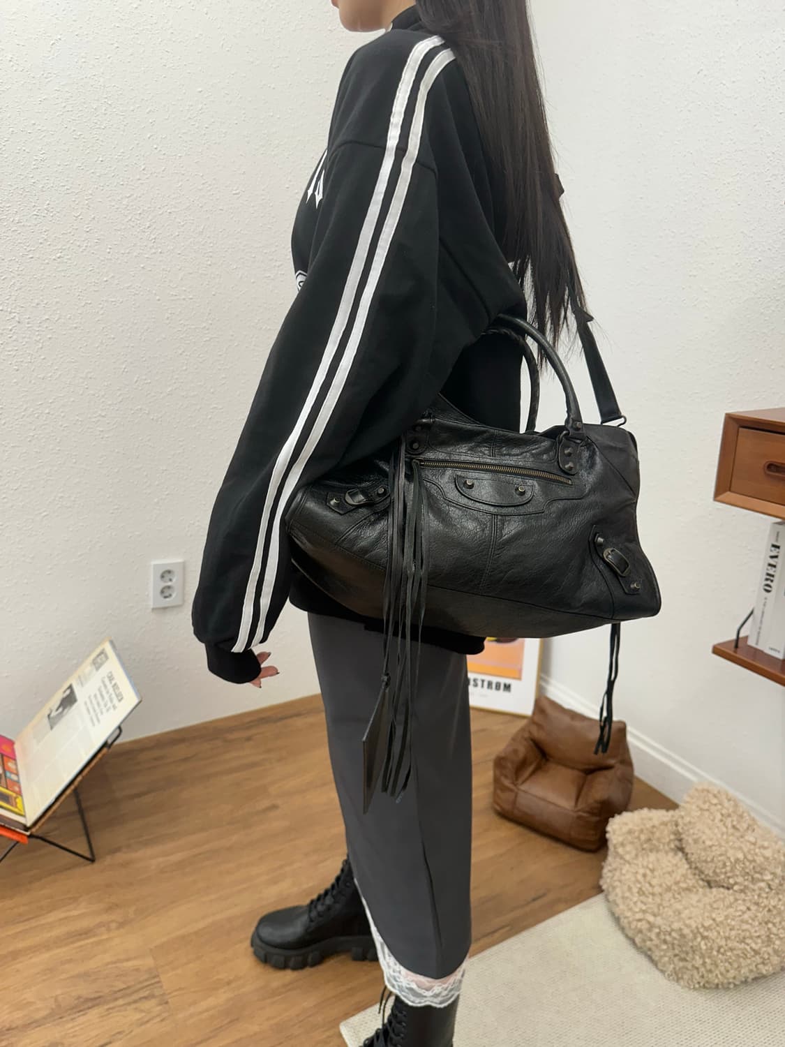 [A+ 정품] 발렌시아가 시티 모터백 파트타임 블랙 상품이미지10