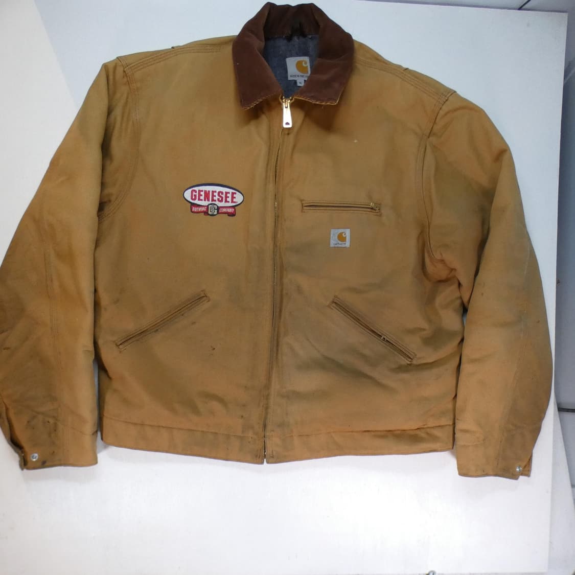 칼하트 J001 디트로이트 제네시 브루잉 커스텀 자켓 브라운 상품이미지1