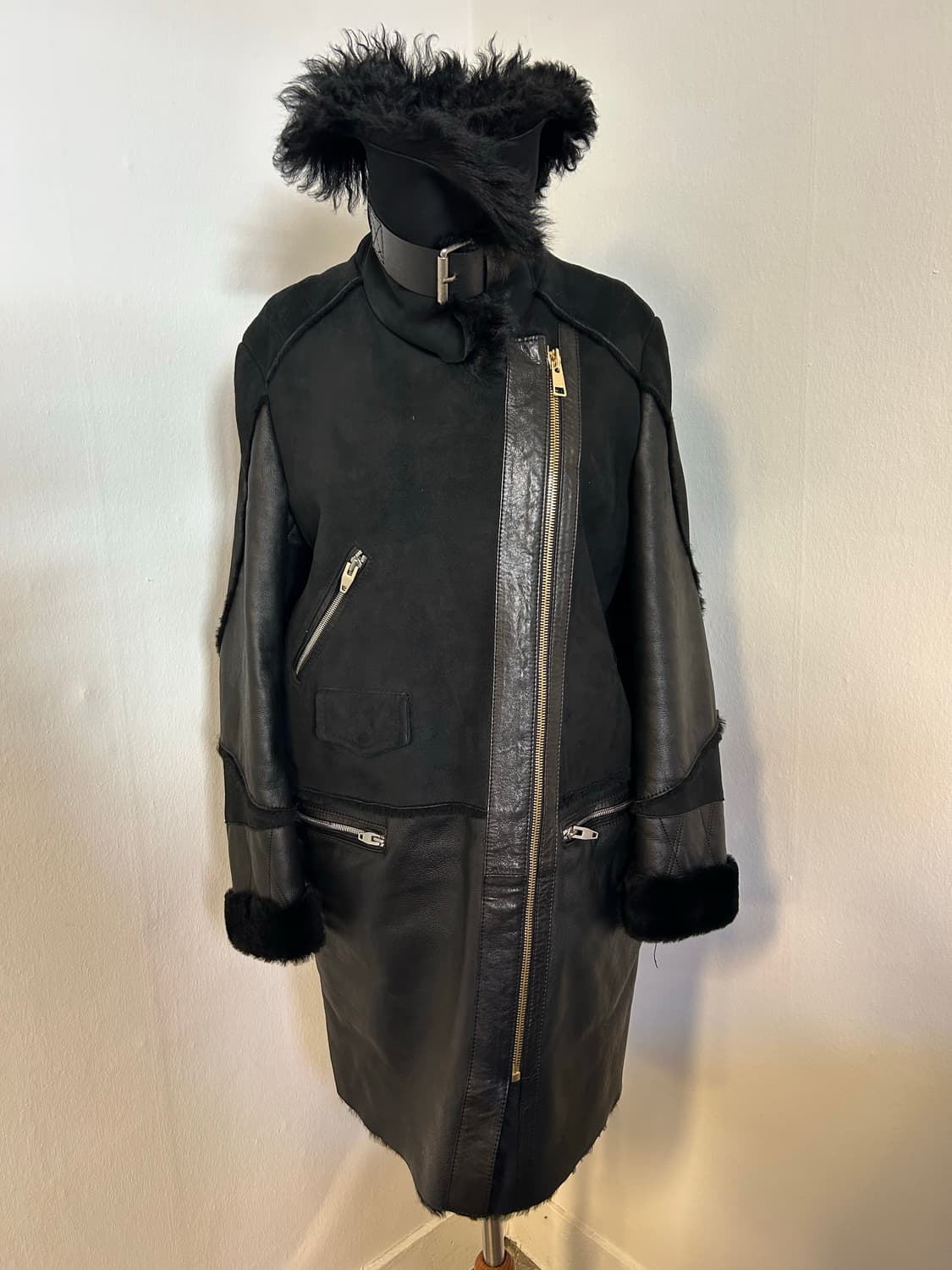 L028 산드로 SANDRO 양가죽 시어링 하이넥 코트 상품이미지3