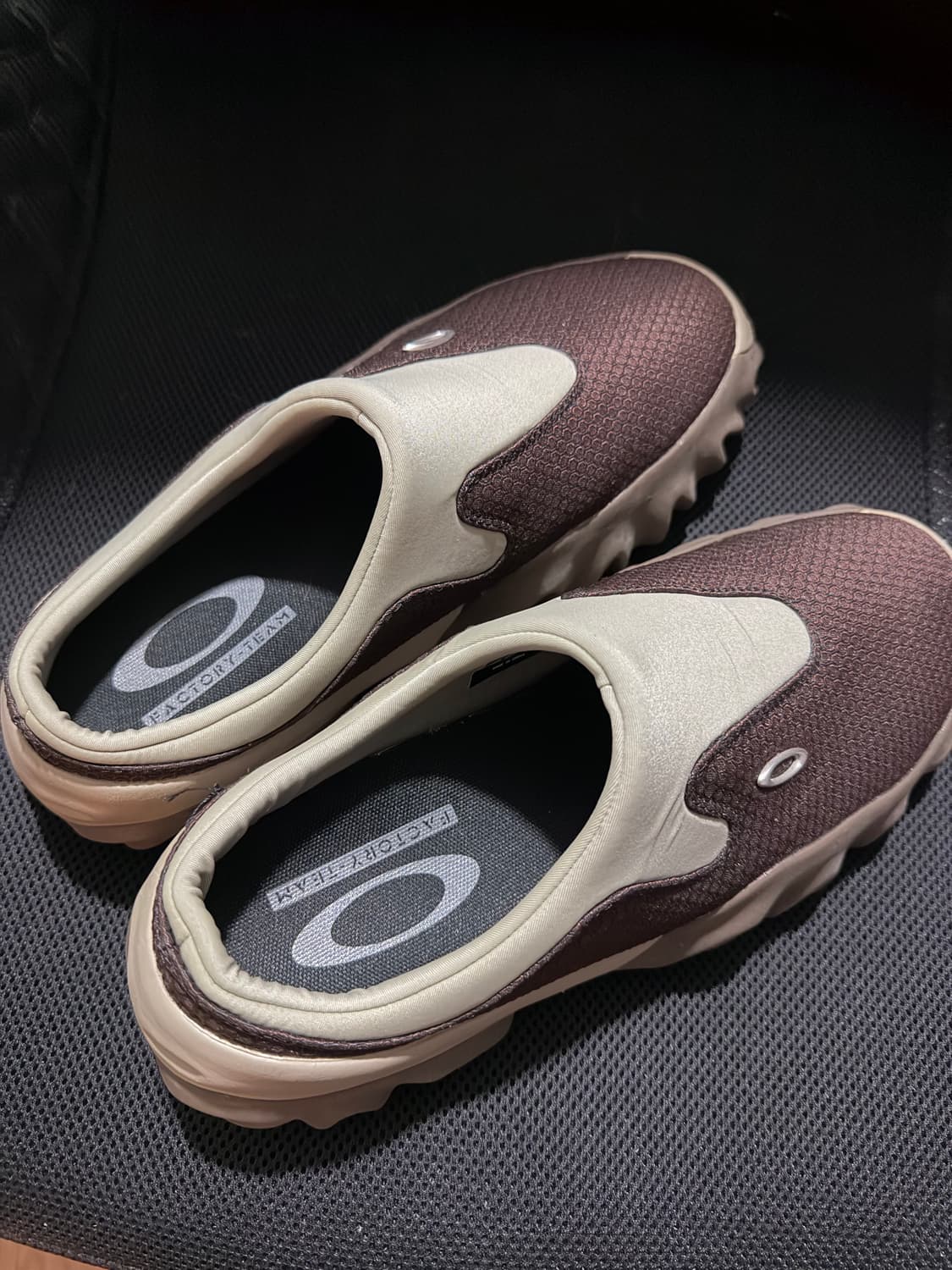 (280) 오클리 팩토리 팀 x 브레인 데드 오스트리치 찹 쏘우 뮬 상품이미지2