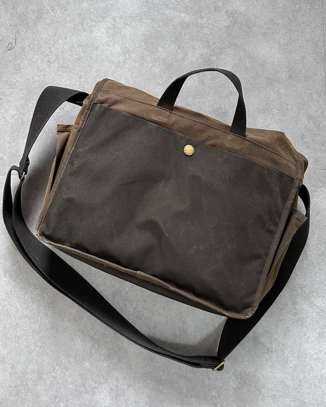 바버 에센셜 왁스드 메신저 백 (vac.4) 상품이미지3