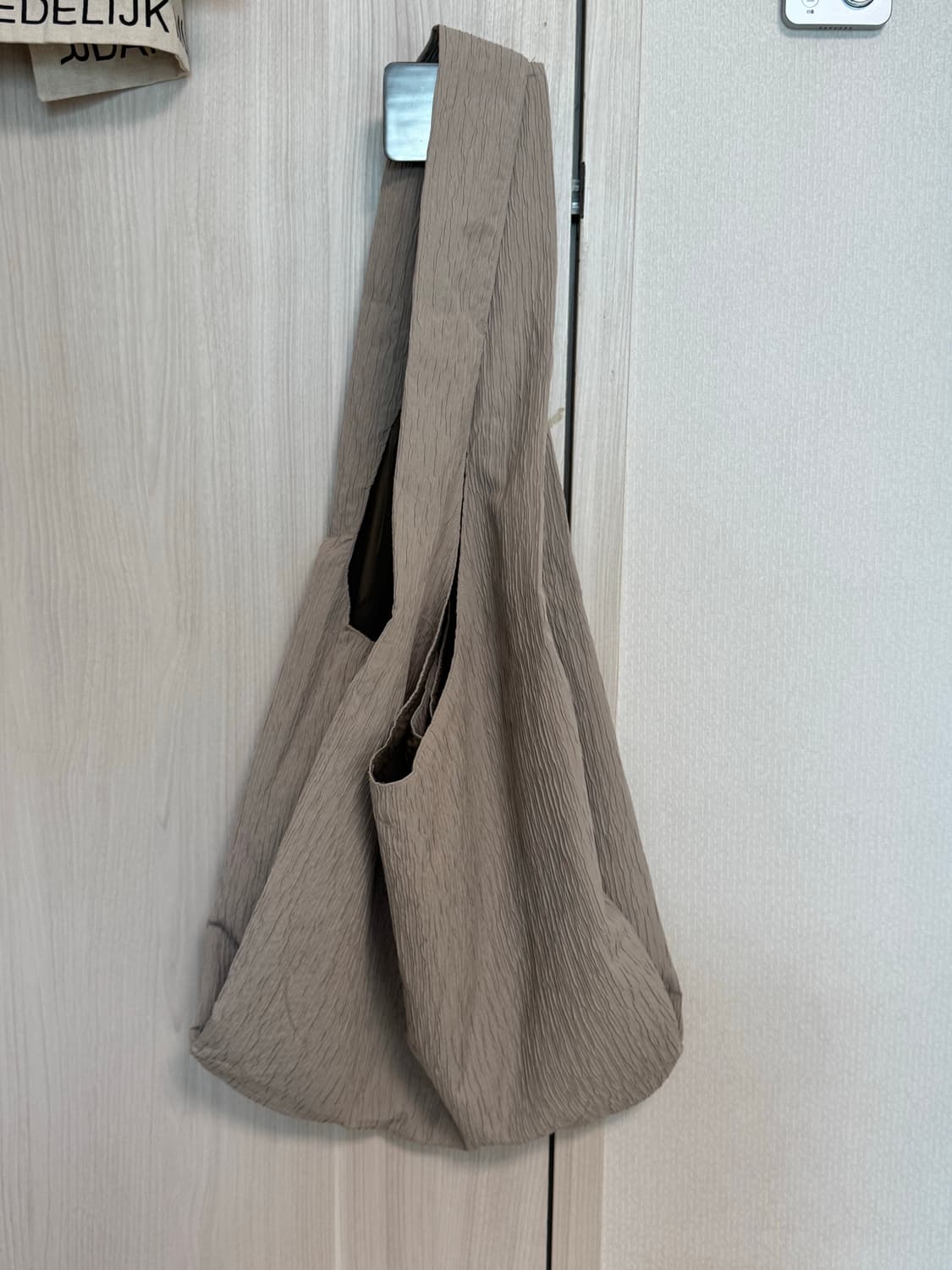 러드 adapt crinkle bag beige 상품이미지5