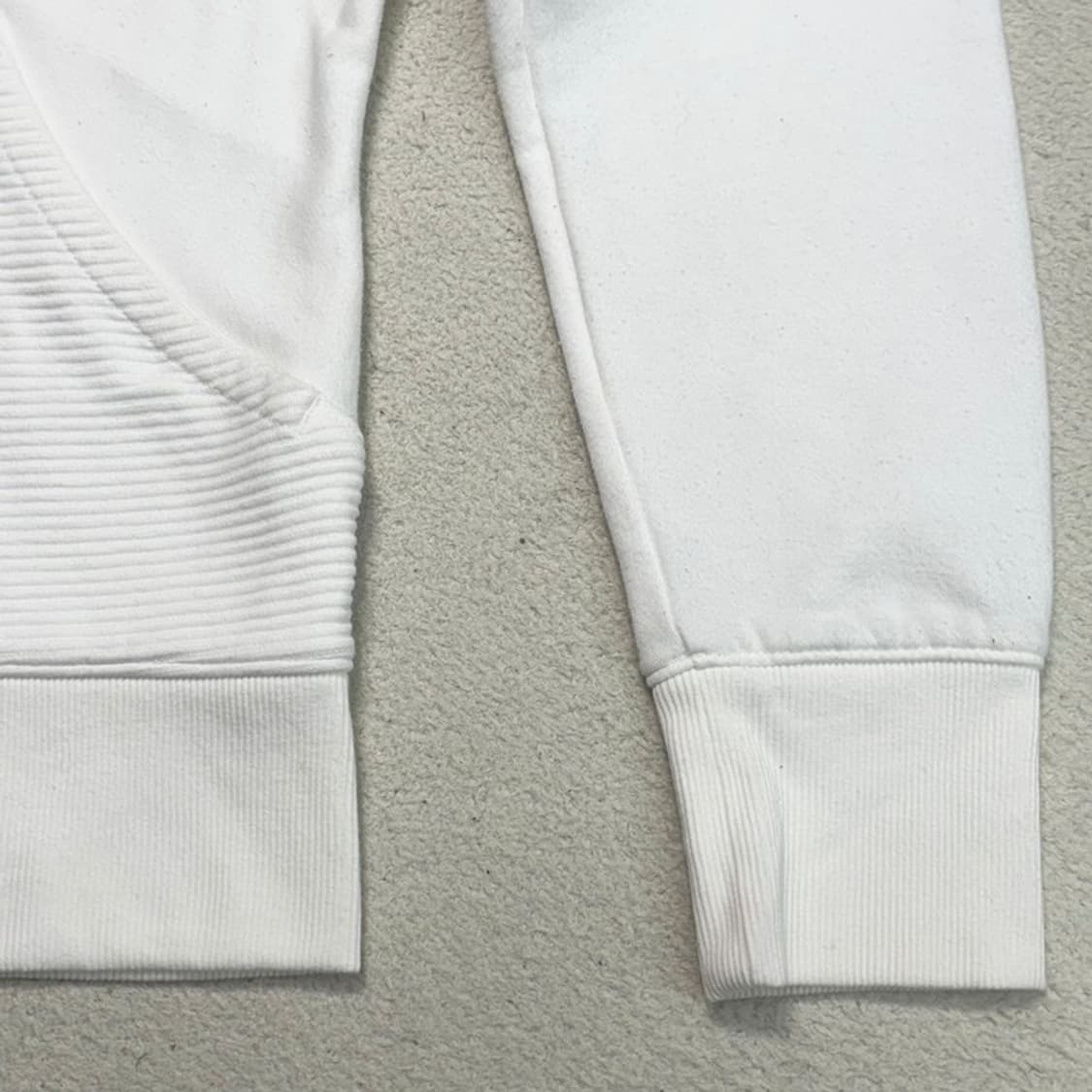 언더아머 기모 크롭 후드집업 화이트 여성용 XL 상품이미지3