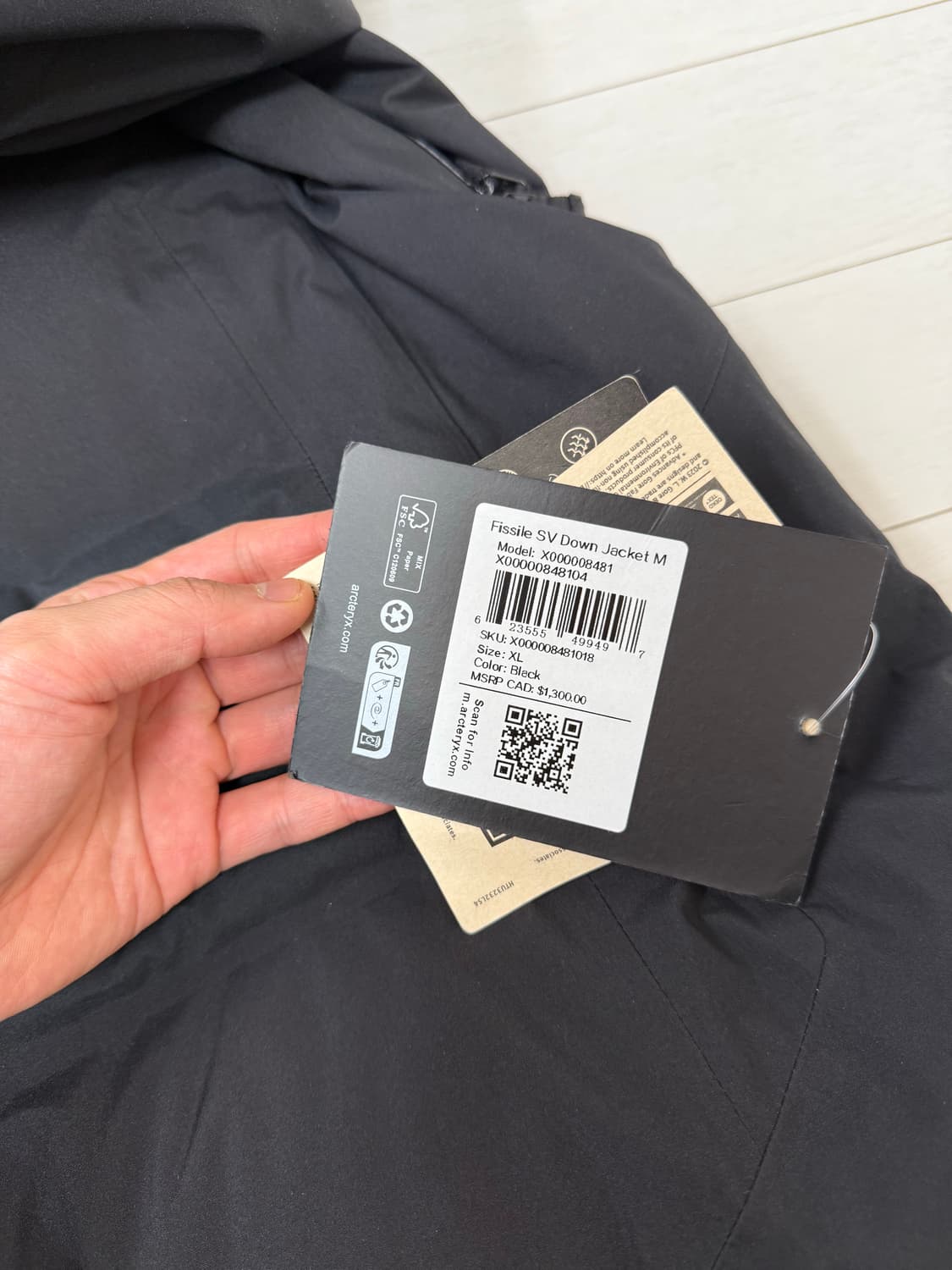 아크테릭스 피슬 sv 다운 XL 사이즈 블랙 색상 상품이미지3