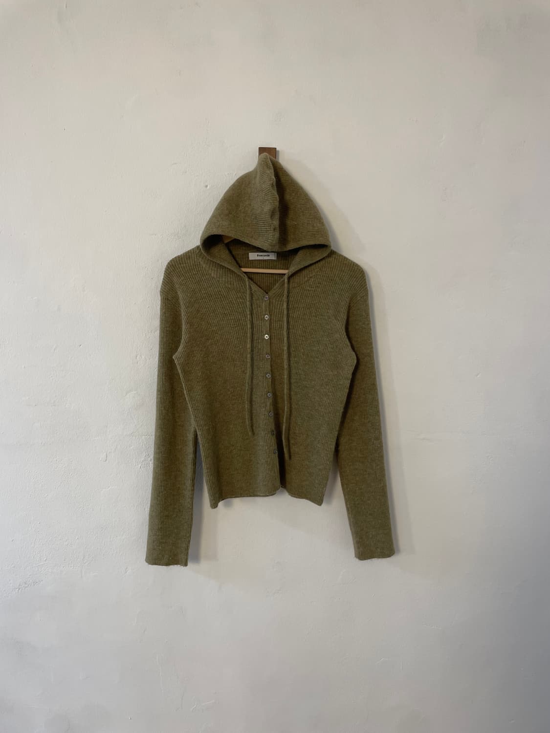 에잇세컨즈 버튼 니트 후디  상품이미지1