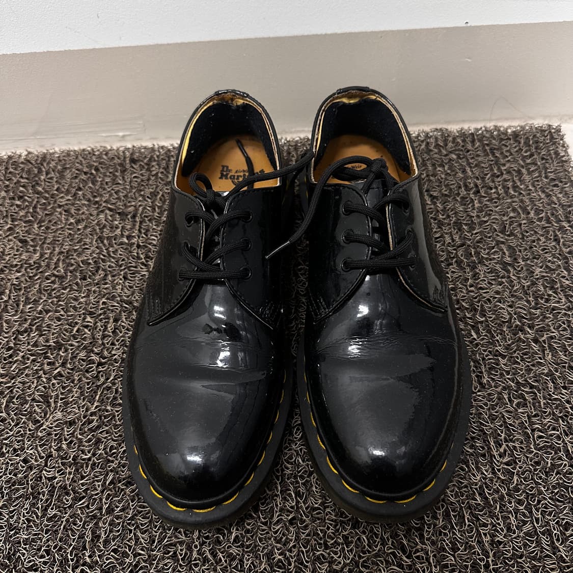 닥터마틴 유광 페이턴트 블랙 250사이즈 상품이미지1