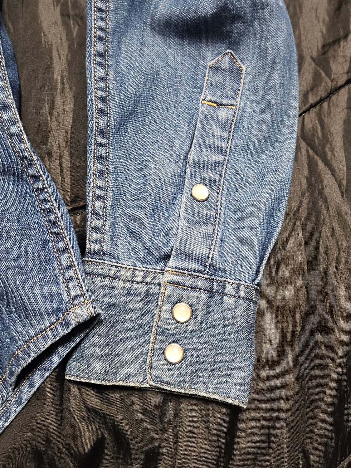 Levis 웨스턴 테일러드 딱붙핏셔츠 XS
 상품이미지7