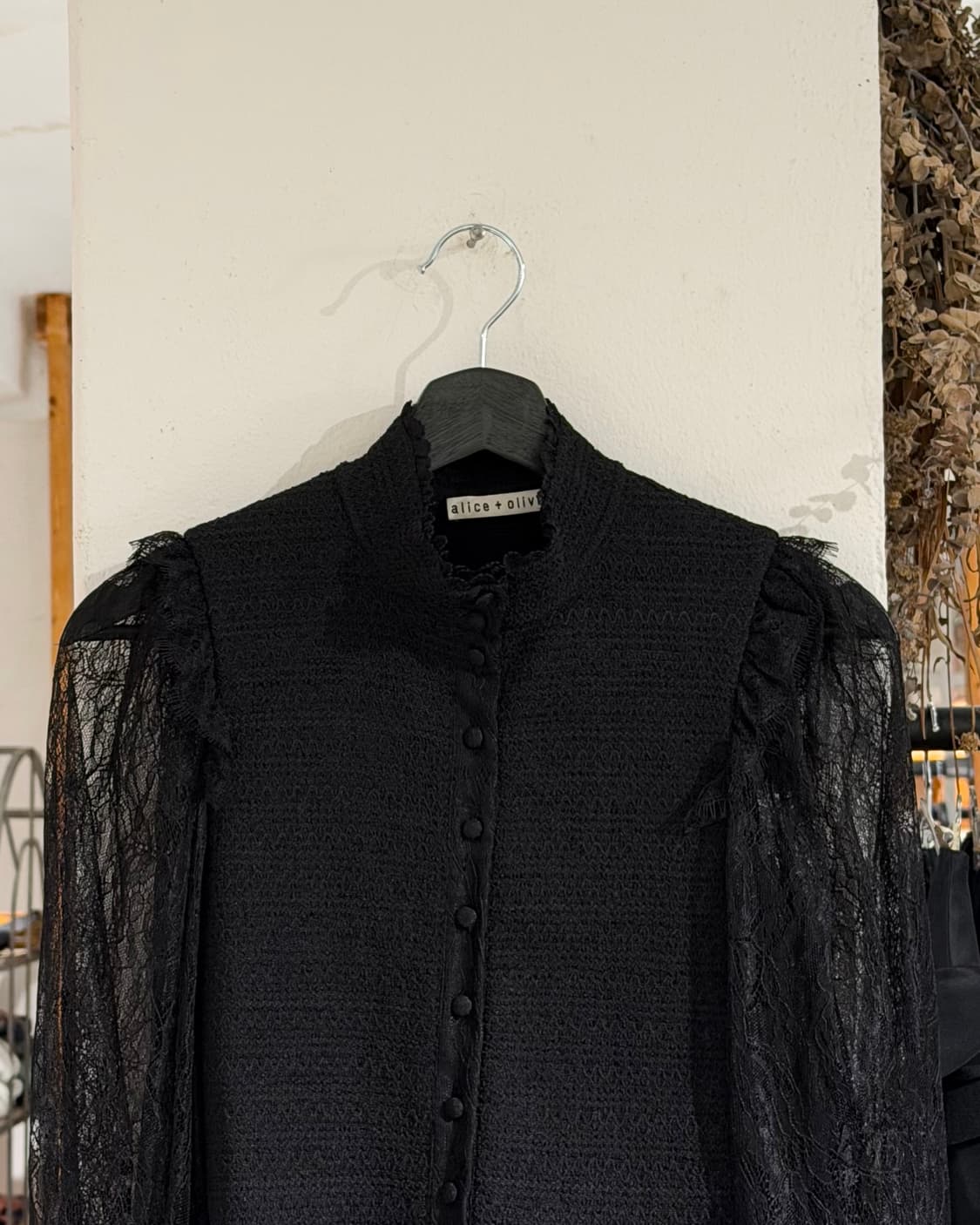 앨리스앤올리비아 블랙 레이스 블라우스  상품이미지4