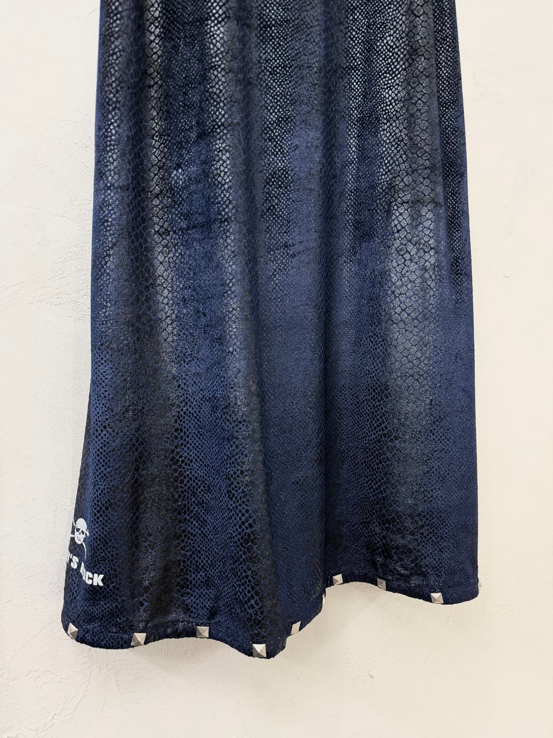 SUPER LOVERS 스터디드 벨벳 롱 원피스 상품이미지3