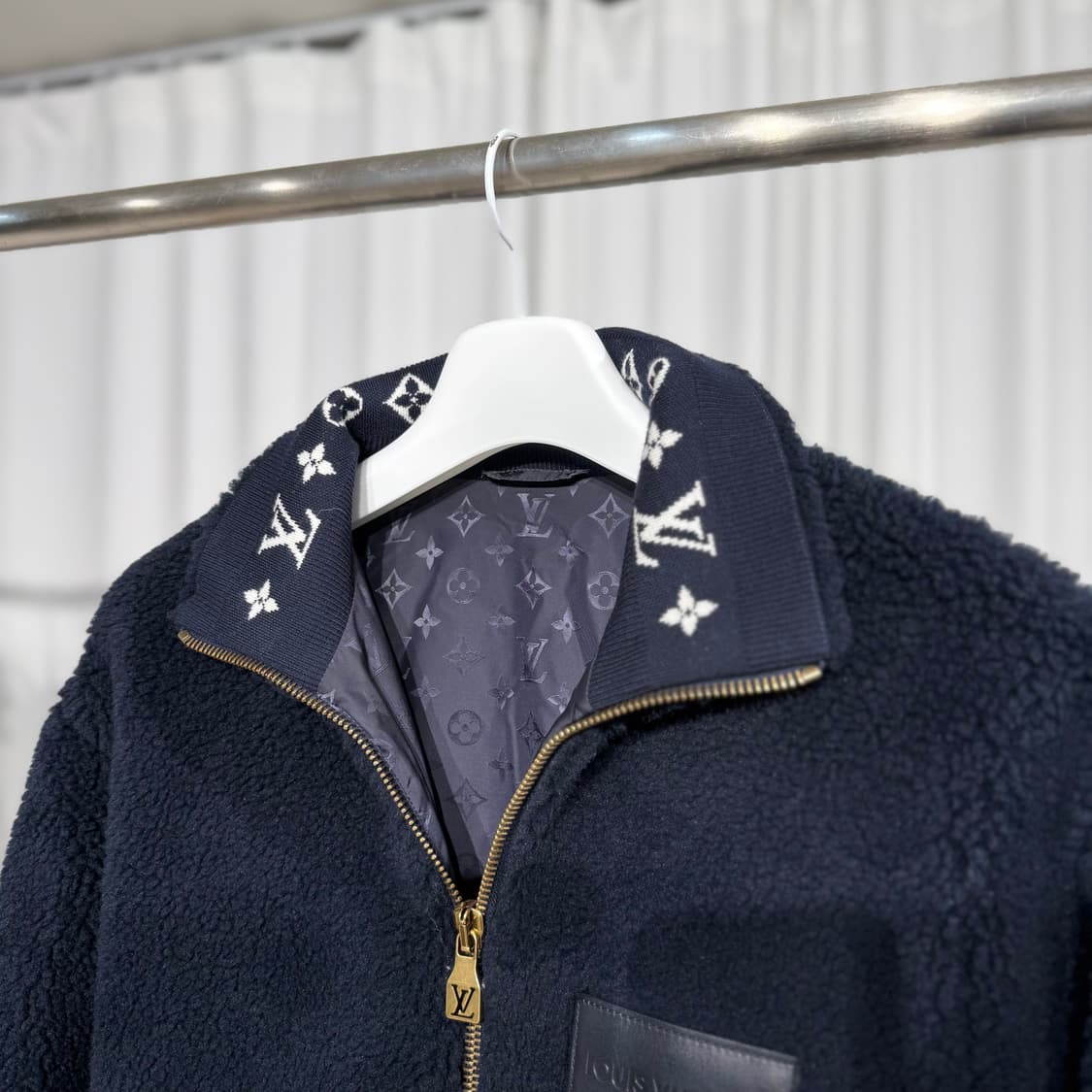 [정품] 루이비통 모노그램 레더 패치 플리스 블루종 L1AGLXL 상품이미지5