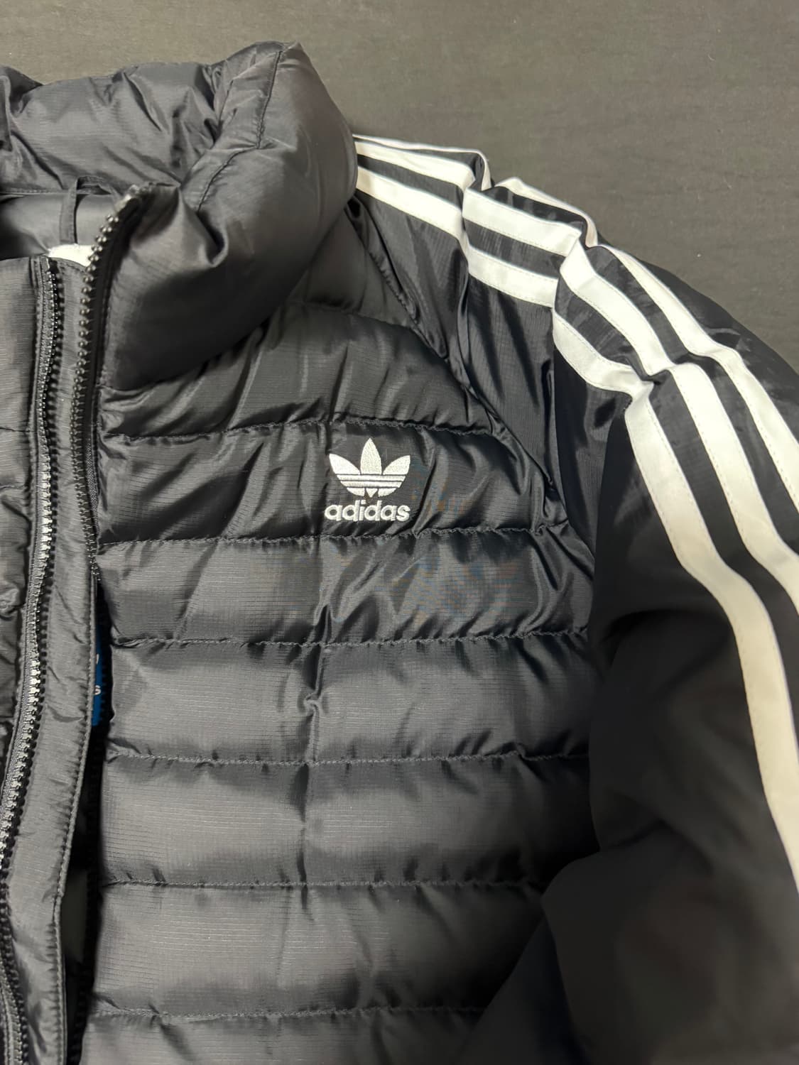 정품2회착용 아디다스 3S 폴리에스테르 경량패딩자켓 2xl 블랙 상품이미지3