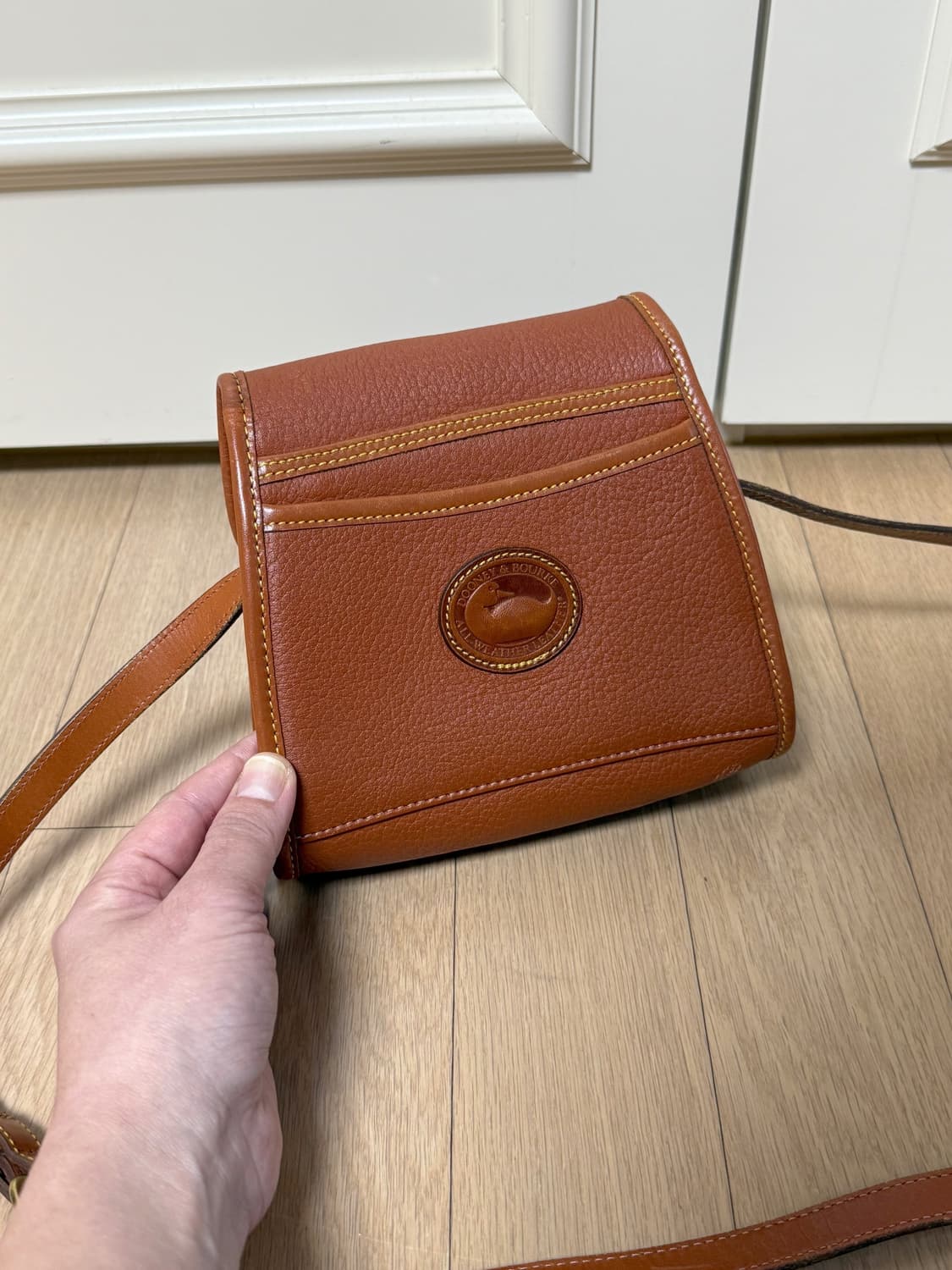 두니앤버크 빈티지 가죽 크로스백 상품이미지4