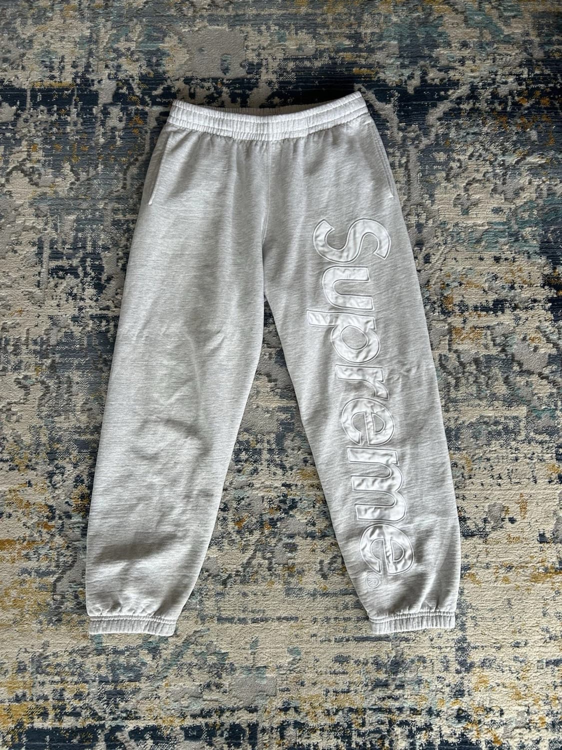 24FW 슈프림 새틴 아플리케 스웻 팬츠 그레이 S 상품이미지1