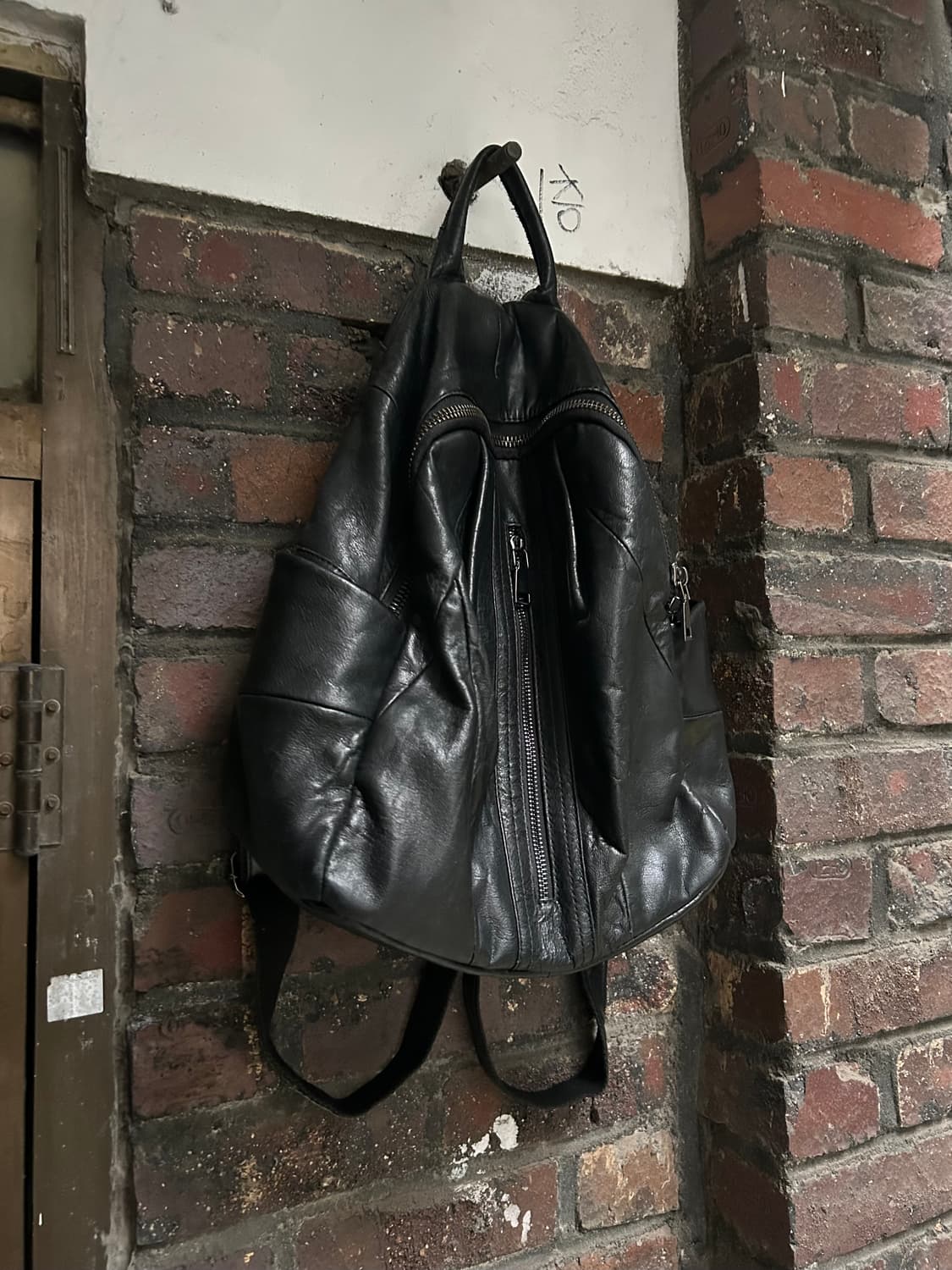 2000s VTG 블랙 락시크 레더 백팩 상품이미지1