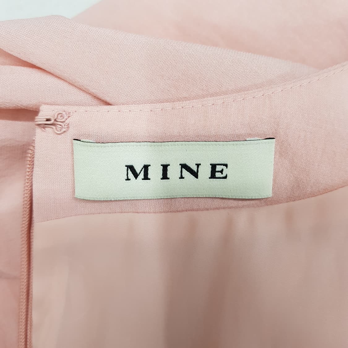 한섬 마인 MINE 2022 셔링 포인트 슬릿 원피스 76-90-155 상품이미지7
