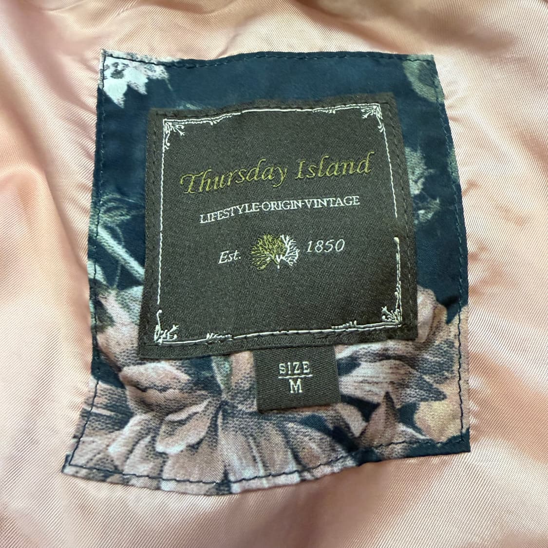 써스데이 아일랜드 플라워 패턴 덕다운 패딩 상품이미지3