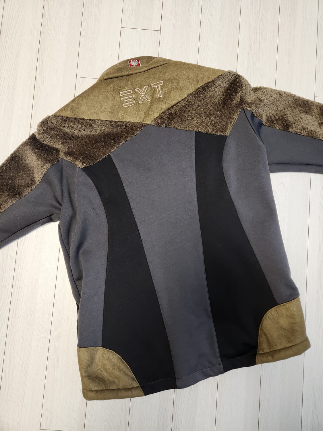 블랙야크 본딩 플리스 하이브리드 미드레이어형자켓 사이즈100

녹색빛깔  상품이미지7