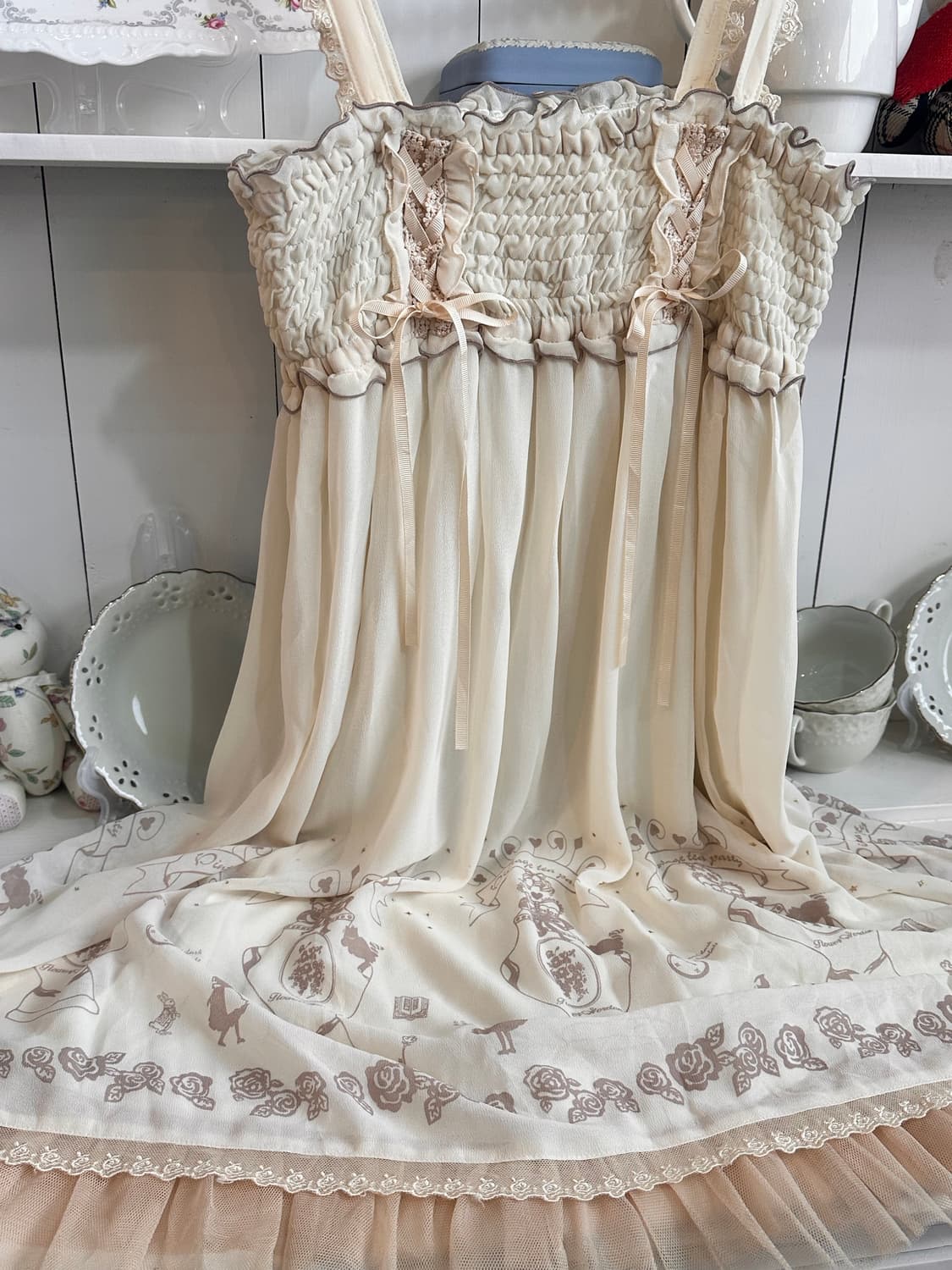 애로우) 크림 로맨틱 스모킹 원피스 상품이미지3