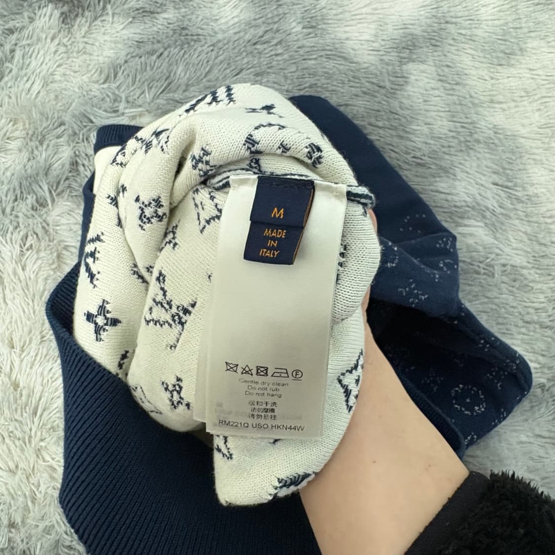 새상품급 루이비통 그라데이션 맨투맨 블루 M사이즈 상품이미지4