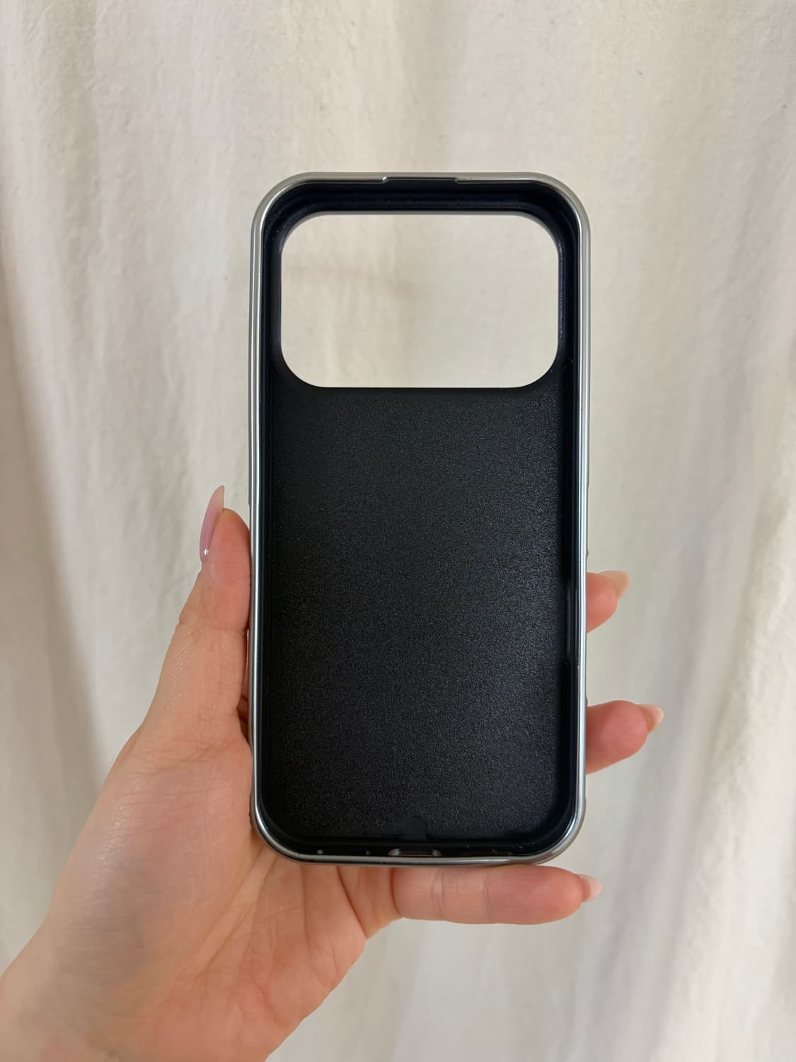 미닛뮤트 실버 에폭시 아이폰 17프로 케이스 (버터) 상품이미지5