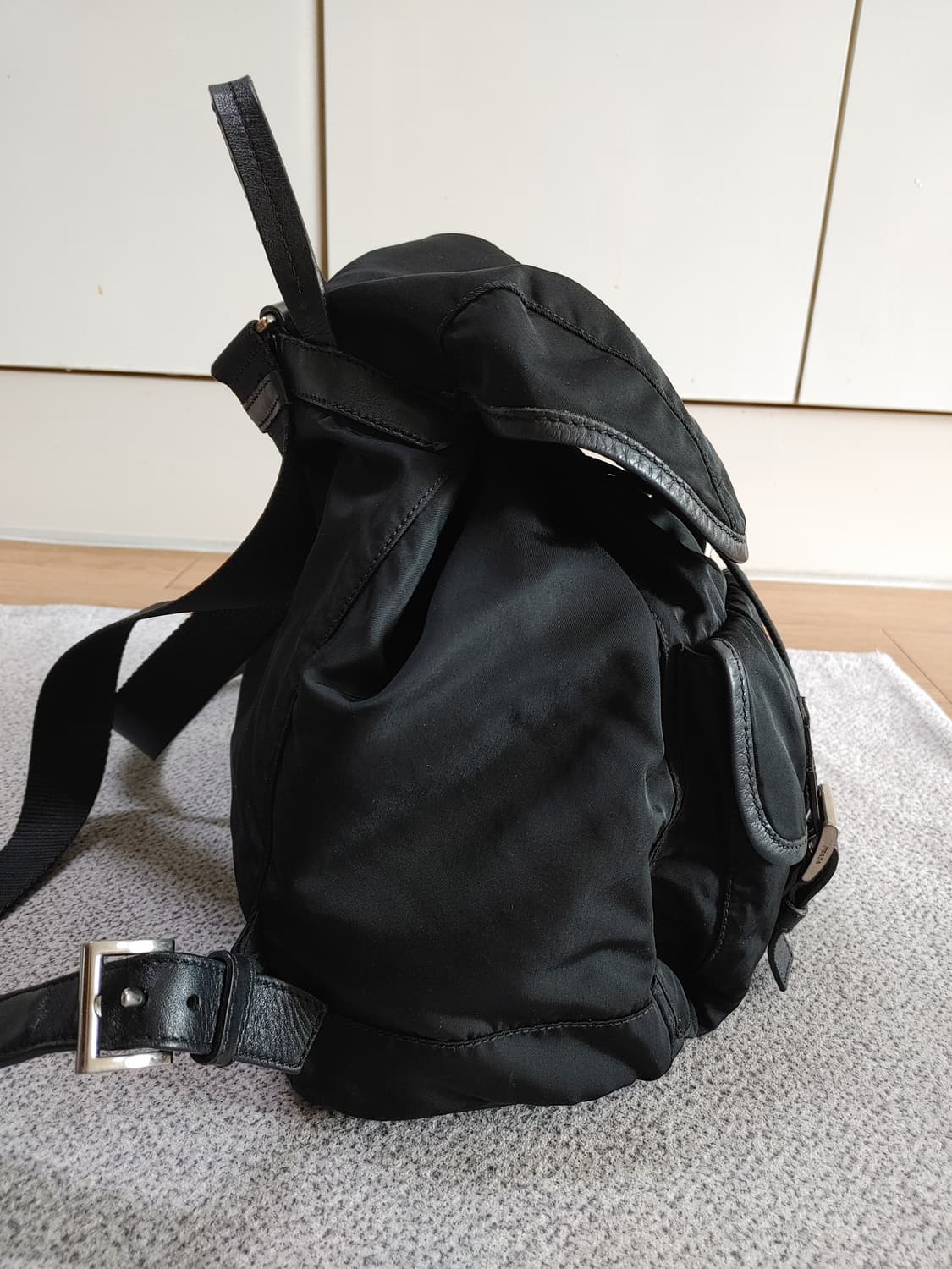 정품 프라다 테수토 나일론 투포켓 포코노 백팩 상품이미지4