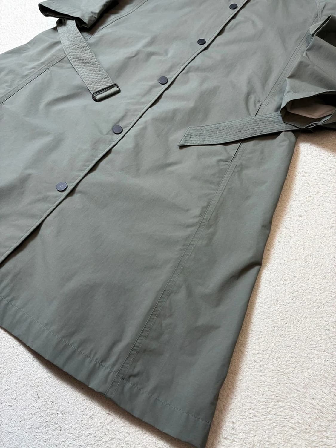 유니클로 x 르메르 웨더 벨티드 트렌치 레인코트 PN7202 상품이미지4