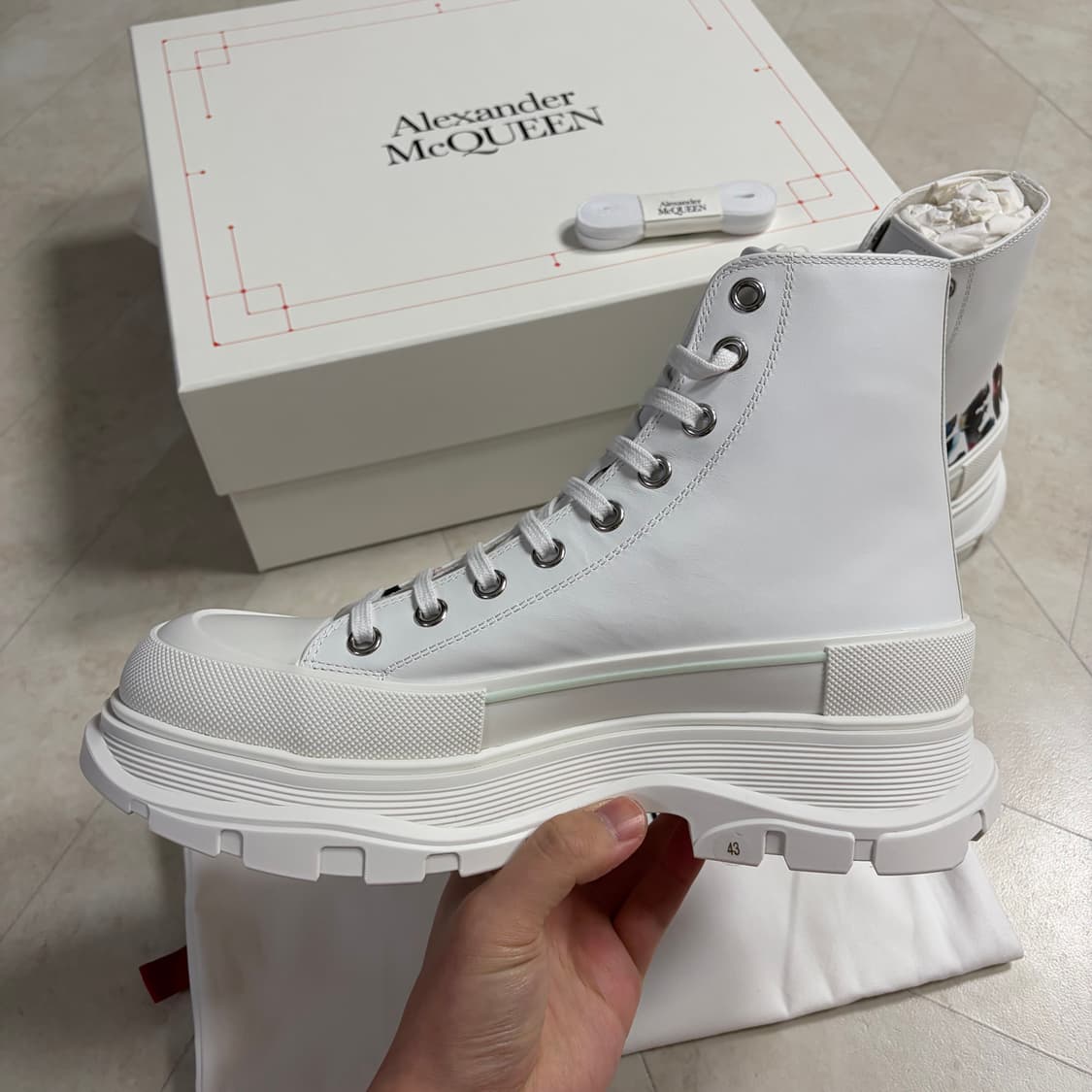 [새상품]알렉산더맥퀸 그래피티 트레드 슬릭 부츠 화이트 상품이미지4