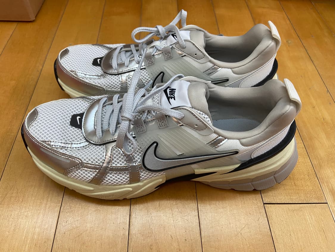 나이키 W V2K 런 서밋화이트 280mm 상품이미지1