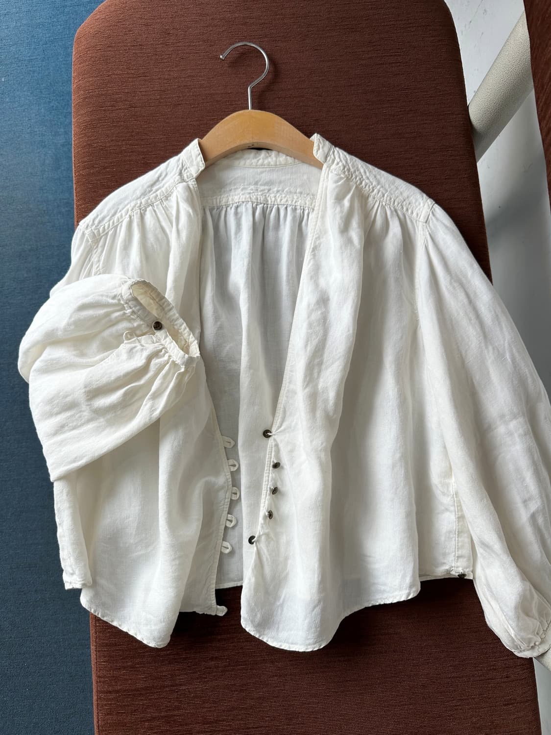 Natural linen design wrap shirt 상품이미지1