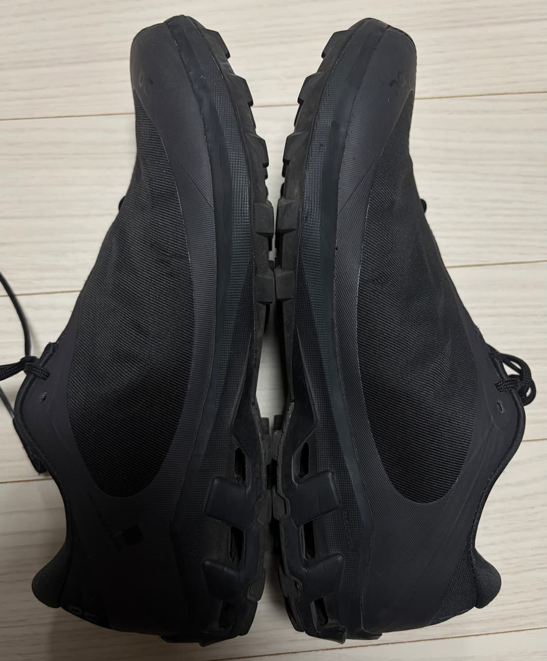 파프 온 클라우드벤쳐 피크 블랙 상품이미지3