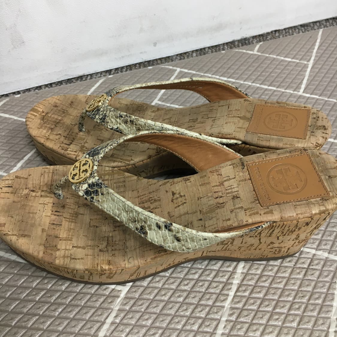 토리버치 뱀피 웨지 슬리퍼 샌들 245 상품이미지3