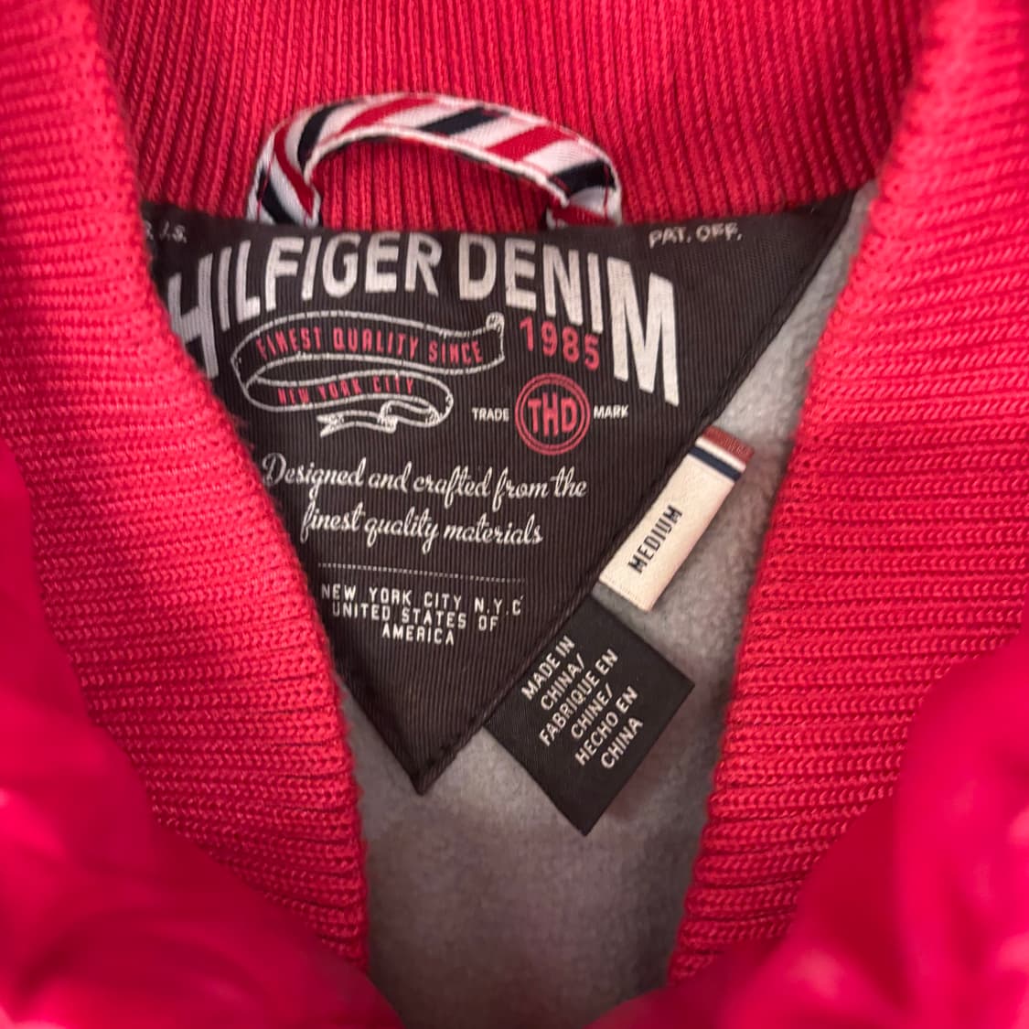 타미힐피거 스몰로고 덕다운 레드 패딩 상품이미지3