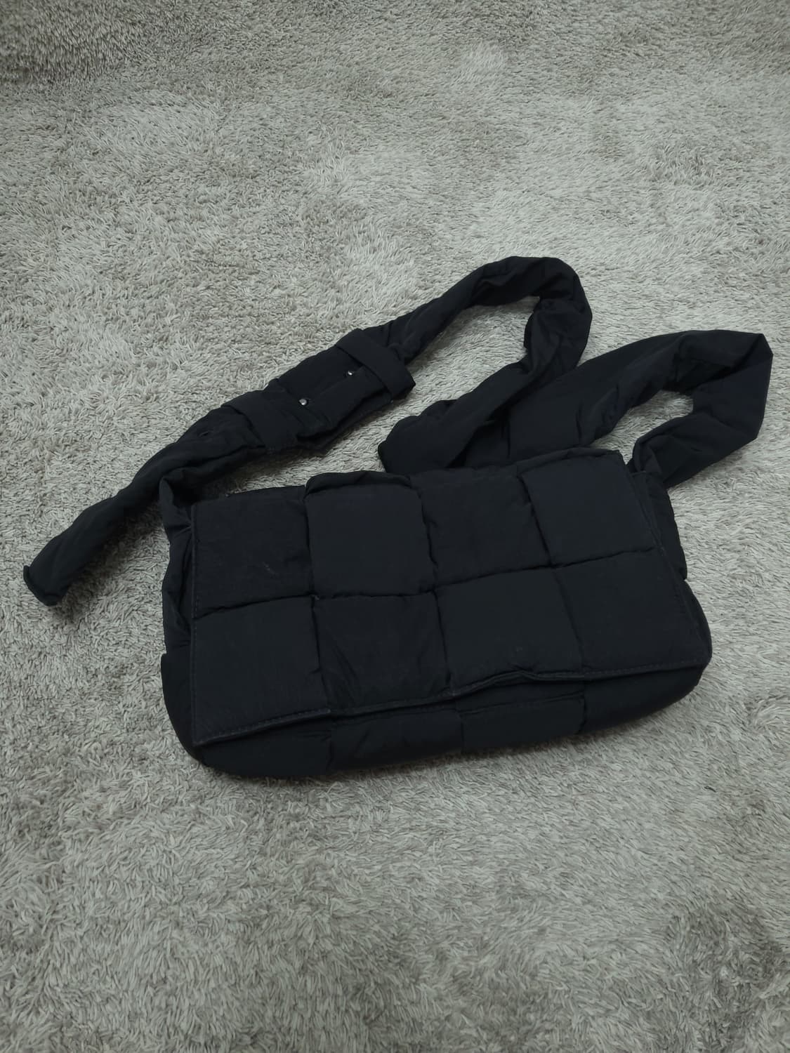 보테카베네타 패딩데크 카세트백 상품이미지9