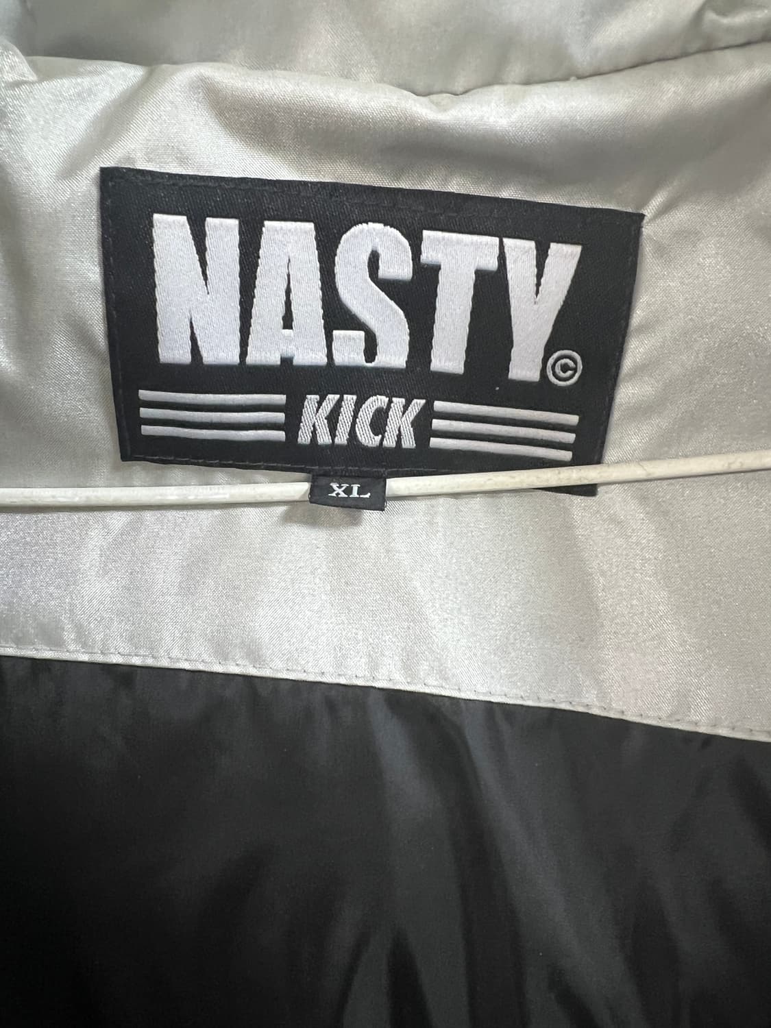 [XL] 네스티킥 라인 후디 패딩 실버 상품이미지3