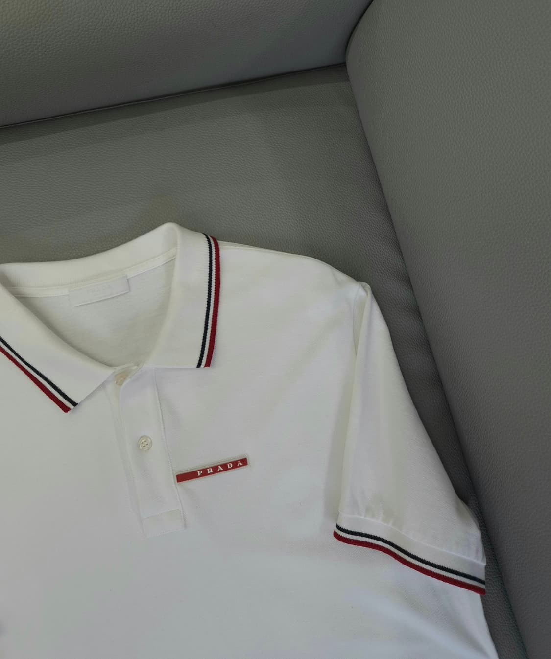 105 / 프라다 레드탭 폴로 반팔 상품이미지3