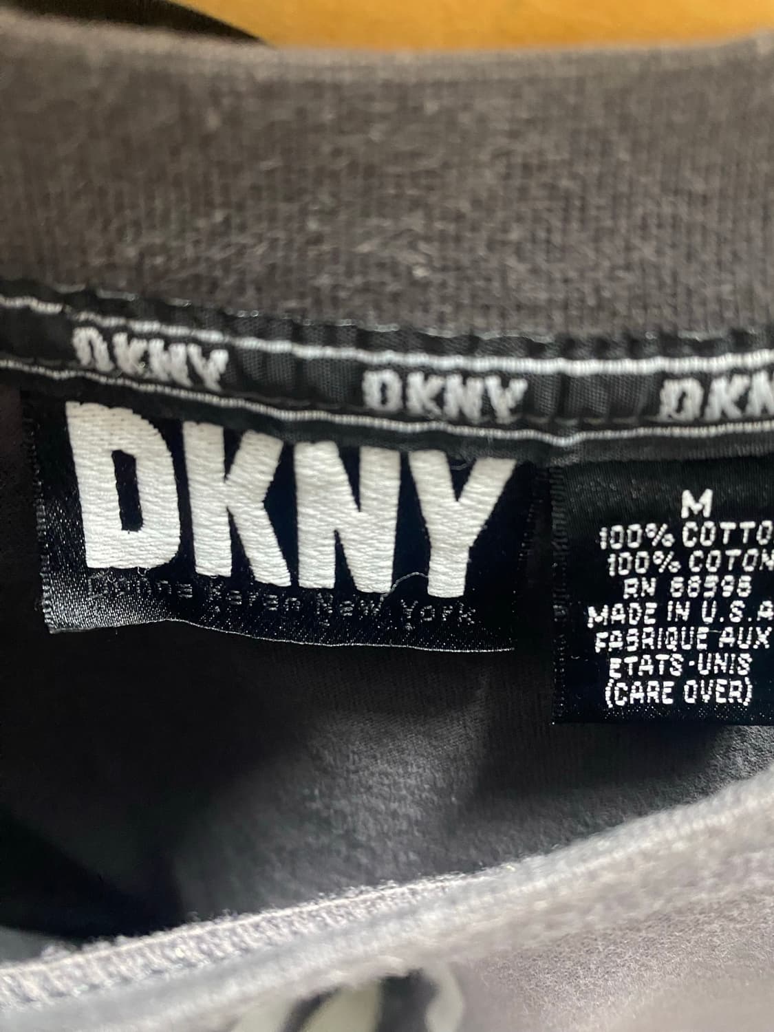 DKNY 90‘s 로고 스펠아웃 차콜 반팔 상품이미지5