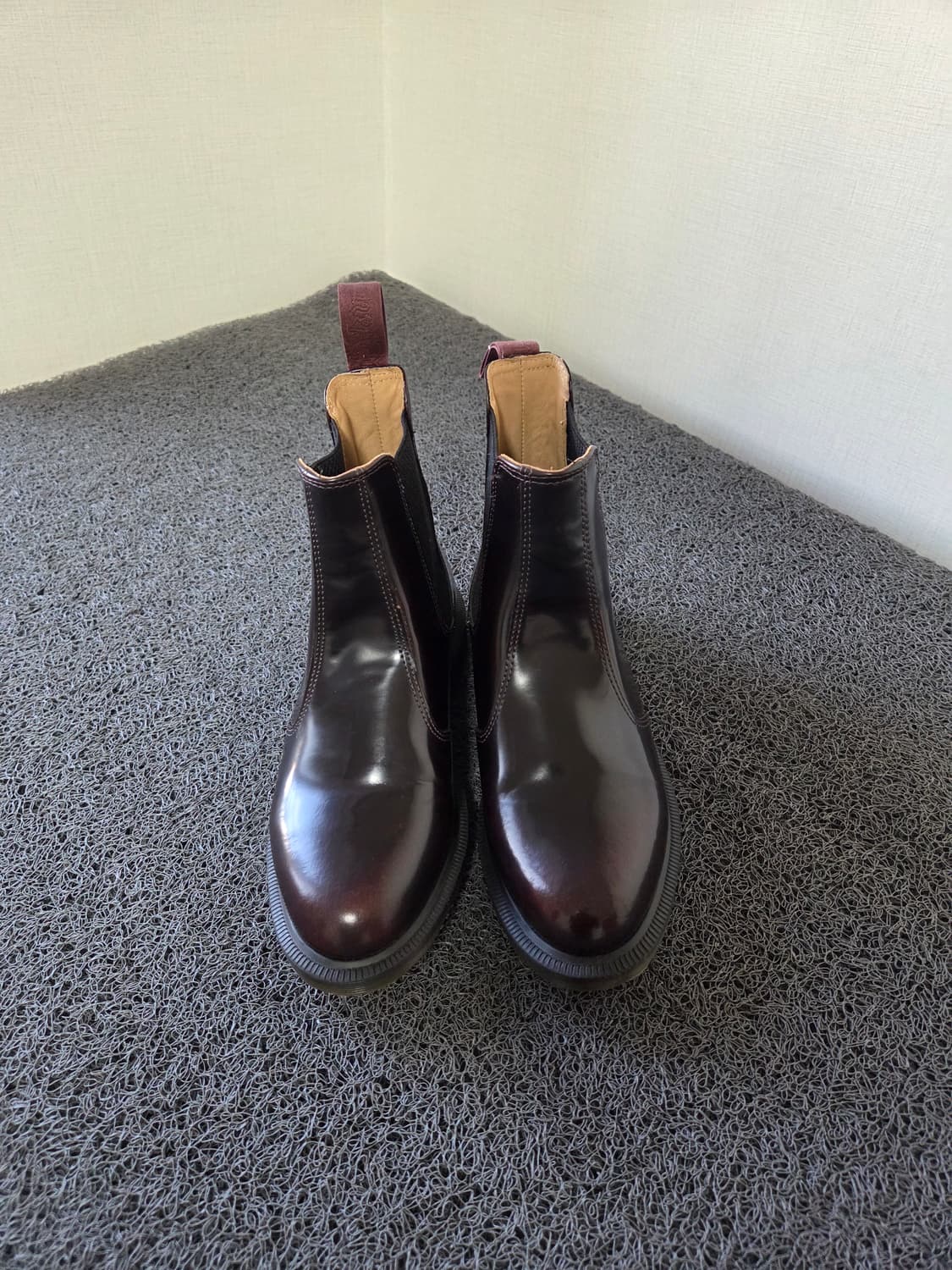 닥터마틴 플로라 버건디 첼시 부츠
Uk4 상품이미지2