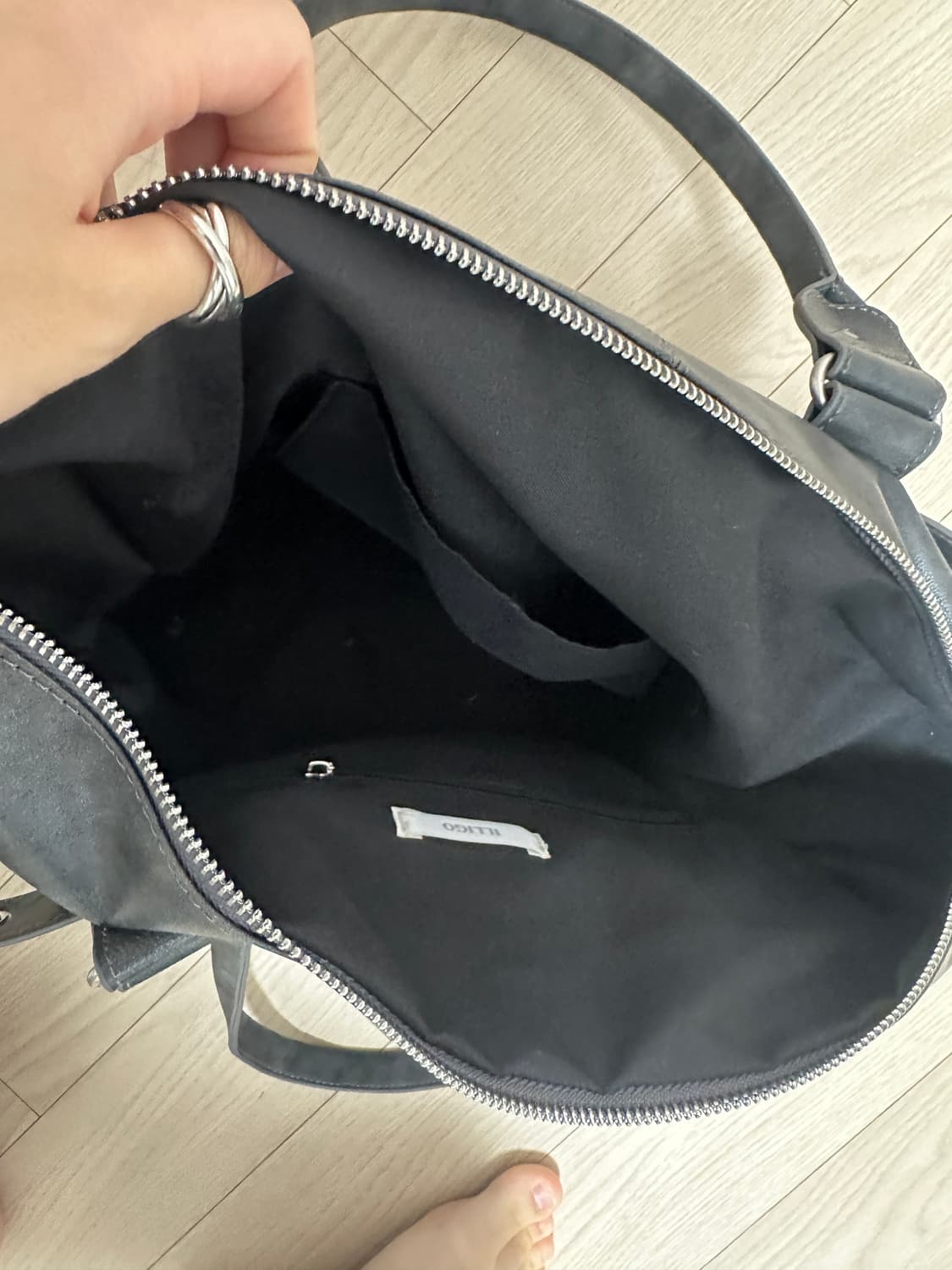 일리고 벨티드 스퀘어 토트백 차콜 상품이미지4