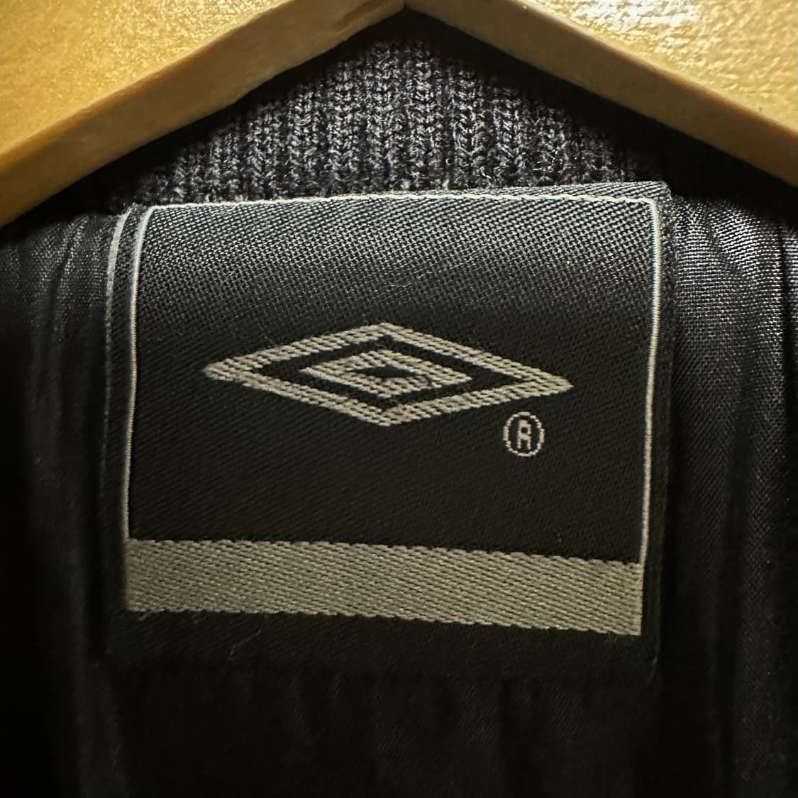 [L]엄브로 블랙 바람막이 누빔 자켓 상품이미지5