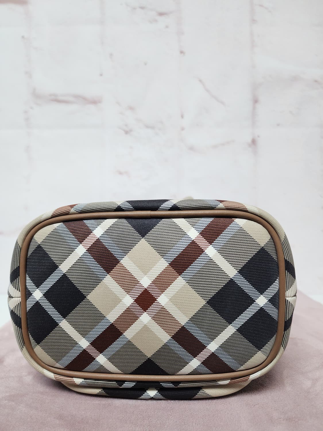 닥스 체크 버킷 크로스백 상품이미지4